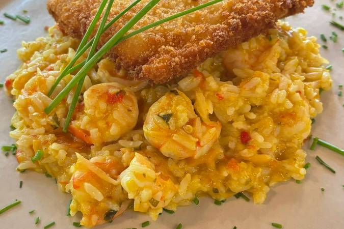 Restaurante - Filé de peixe grelhado com arroz a moquecado